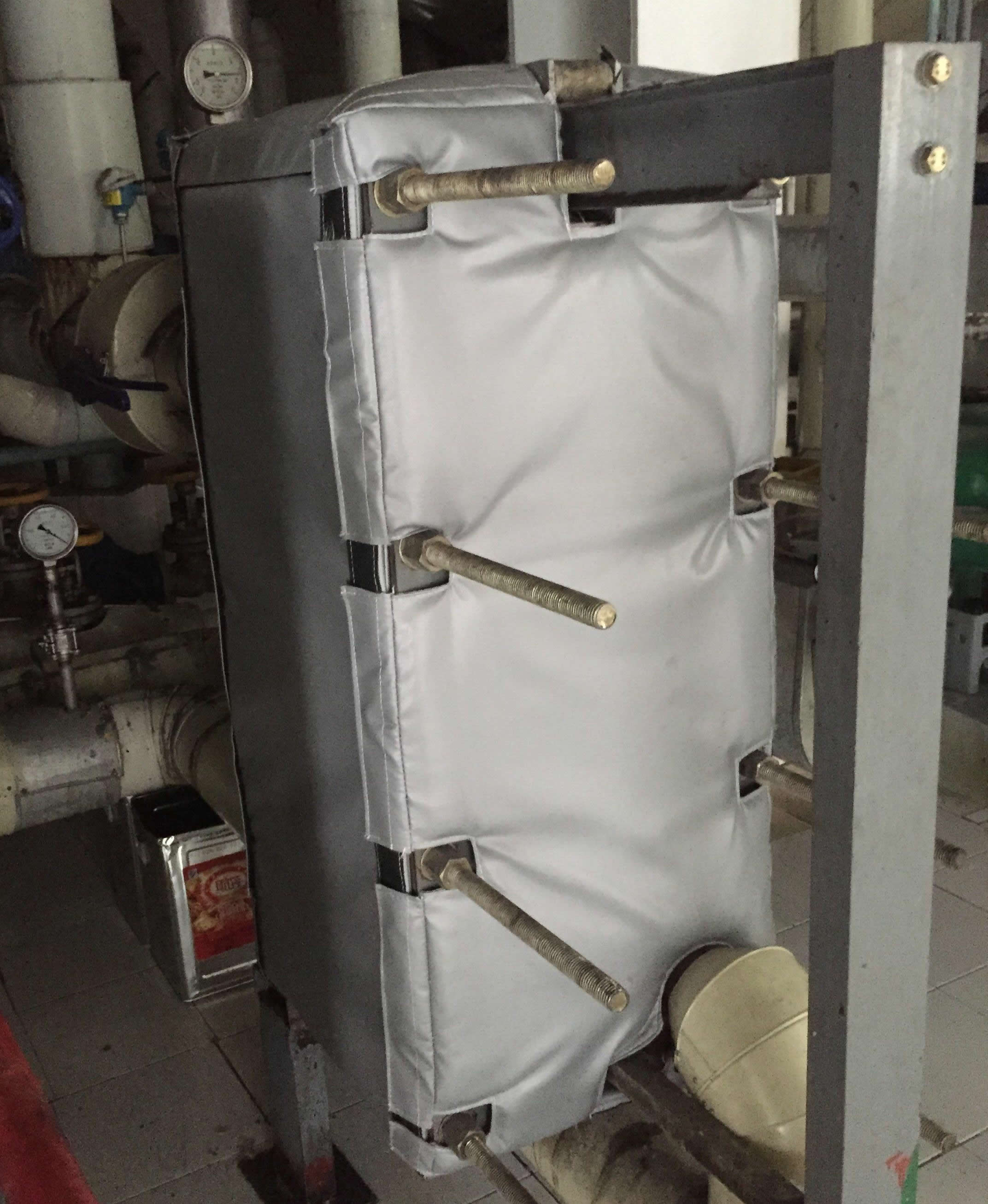 板式<a href=http://www.ltty168.cn/e/tags/?tagname=%E6%8D%A2%E7%83%AD%E5%99%A8%E4%BF%9D%E6%B8%A9 target=_blank class=infotextkey>換熱器保溫</a>套