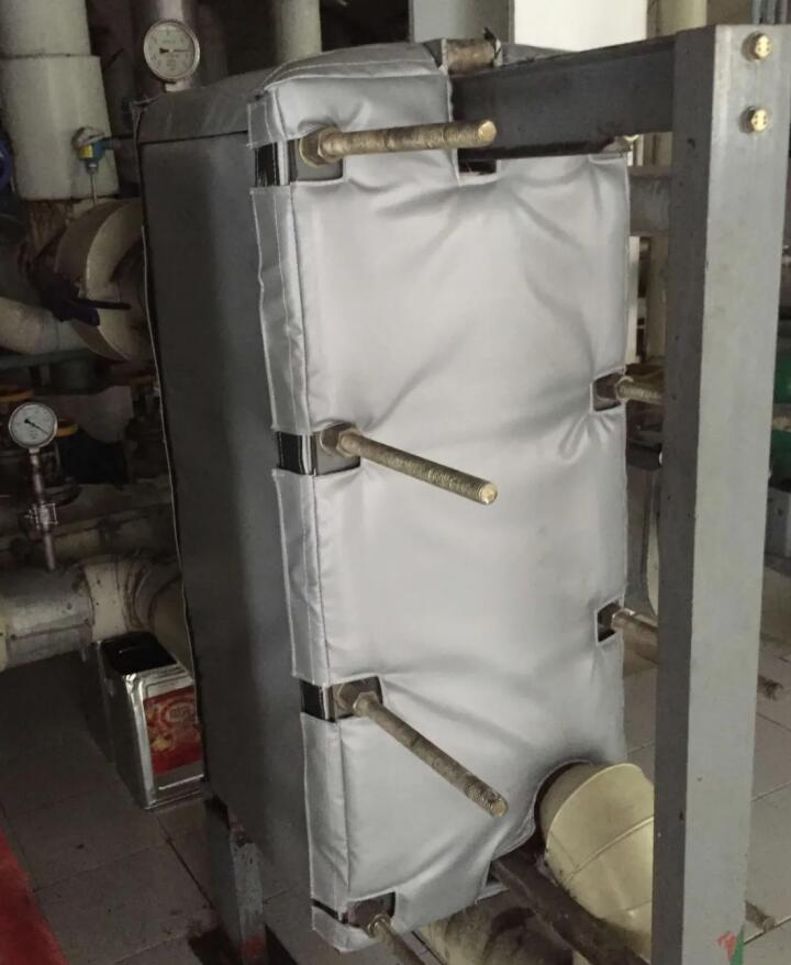 板式<a href=http://www.ltty168.cn/e/tags/?tagname=%E6%8D%A2%E7%83%AD%E5%99%A8%E4%BF%9D%E6%B8%A9 target=_blank class=infotextkey>換熱器保溫</a>套