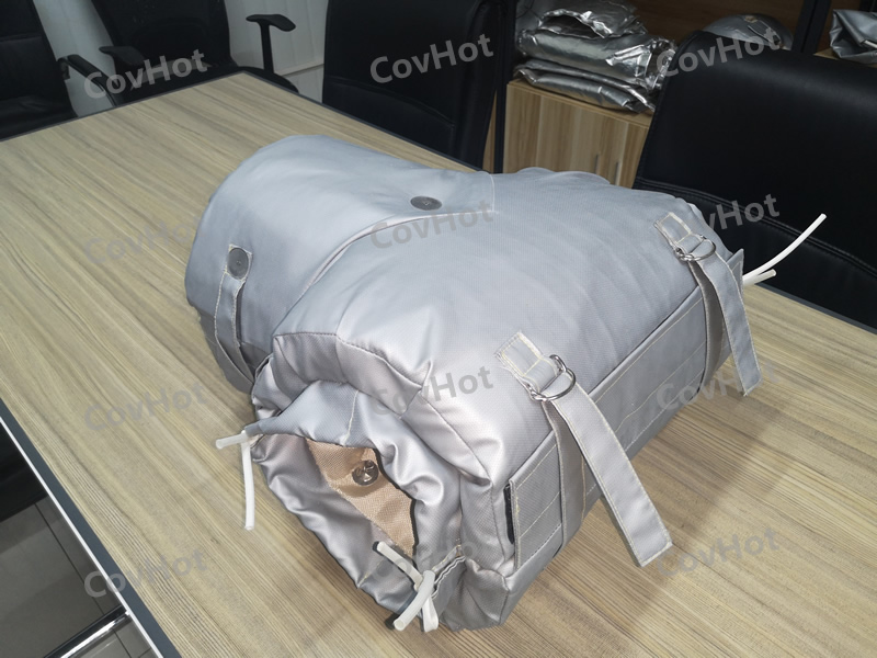 ? ? ? ?冬季氣溫逐漸變冷,我們大家自覺不自覺的都穿上了厚厚的衣服御寒。那么問題來了,我們的設備是否“穿暖”了?要不要穿些東西?穿哪些可以溫暖過冬? ? ? ? ?石油,電力,化工等很多行業裝置每年冬季都會開展設備防凝凍工作,目的就是不凍壞一臺設備、一條管線。設備凝凍只是因為環境溫度的降低,解決這個問題常規來說不外乎就是做保溫。 ? ? ? ?為此,科好特開發了可以與閥門及設備一同工作的可拆裝保溫產品,安裝和拆卸變得容易,可反復使用。<a href=http://www.ltty168.cn/e/tags/?tagname=%E9%98%80%E9%97%A8%E4%BF%9D%E6%B8%A9 target=_blank class=infotextkey>閥門保溫</a>產品用材屬于輕質柔性無石棉材料,在高度復雜和狹窄的區域同樣可以很好使用,無論是截止閥、球閥等均可安裝。通常用戶只需提供閥門名稱型號和同一型號數量清單即可訂購相應的可拆卸<a href=http://www.ltty168.cn/e/tags/?tagname=%E9%98%80%E9%97%A8%E4%BF%9D%E6%B8%A9%E5%A5%97 target=_blank class=infotextkey><a href=http://www.ltty168.cn/e/tags/?tagname=%E9%98%80%E9%97%A8%E4%BF%9D%E6%B8%A9 target=_blank class=infotextkey>閥門保溫</a>套</a>了,特殊類型需要提供詳細規格或尺寸。可拆卸<a href=http://www.ltty168.cn/e/tags/?tagname=%E9%98%80%E9%97%A8%E4%BF%9D%E6%B8%A9 target=_blank class=infotextkey>閥門保溫</a>產品外觀漂亮整潔、表面可擦洗,環保,無污染。 ? ? ? ?給閥門穿上“保暖衣”,給企業“錦上添花”!